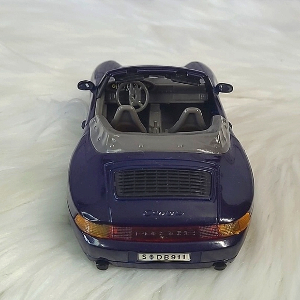 Welly Porsche 911 Carrera Cabriolet Deep Purple Die Cast Metal Car Scale 1/24 - Picture 8 of 17